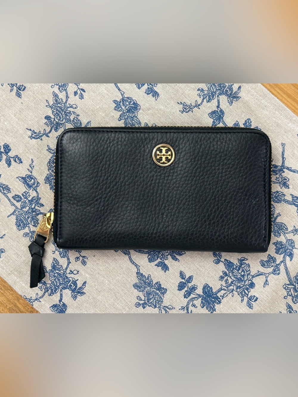 Tory Burch Walker Black Pebble Leather Continental Zip Around Wallet